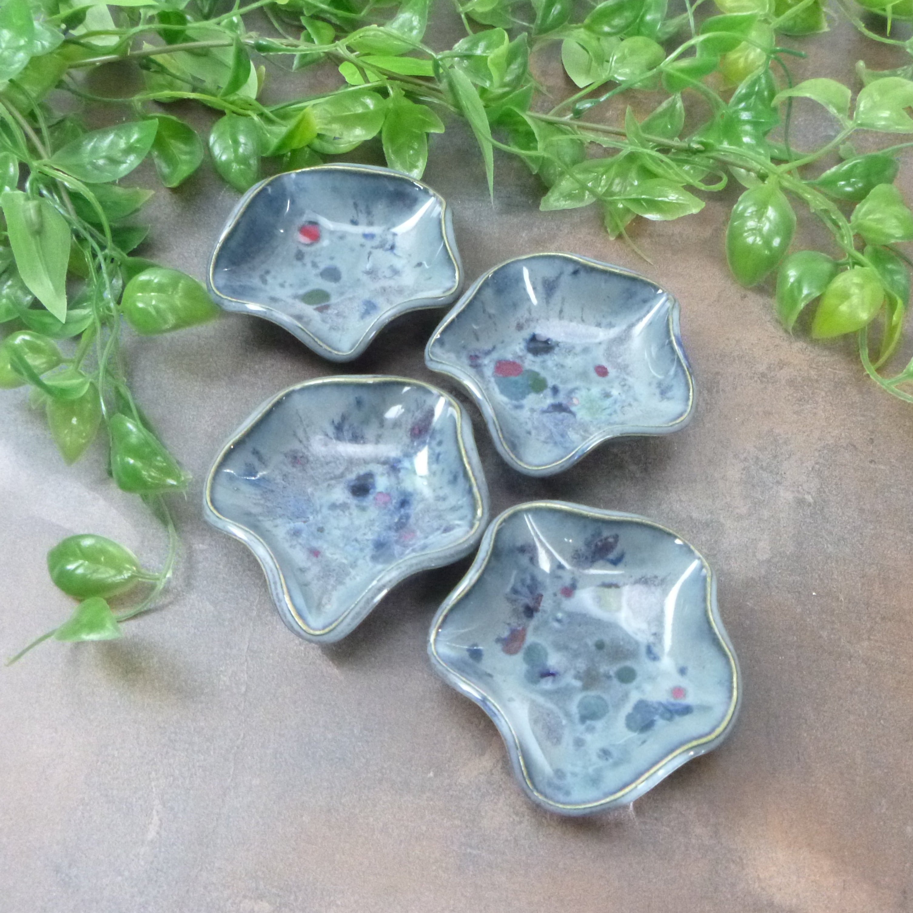 Midnight Speckled Wavy Circle Trivet