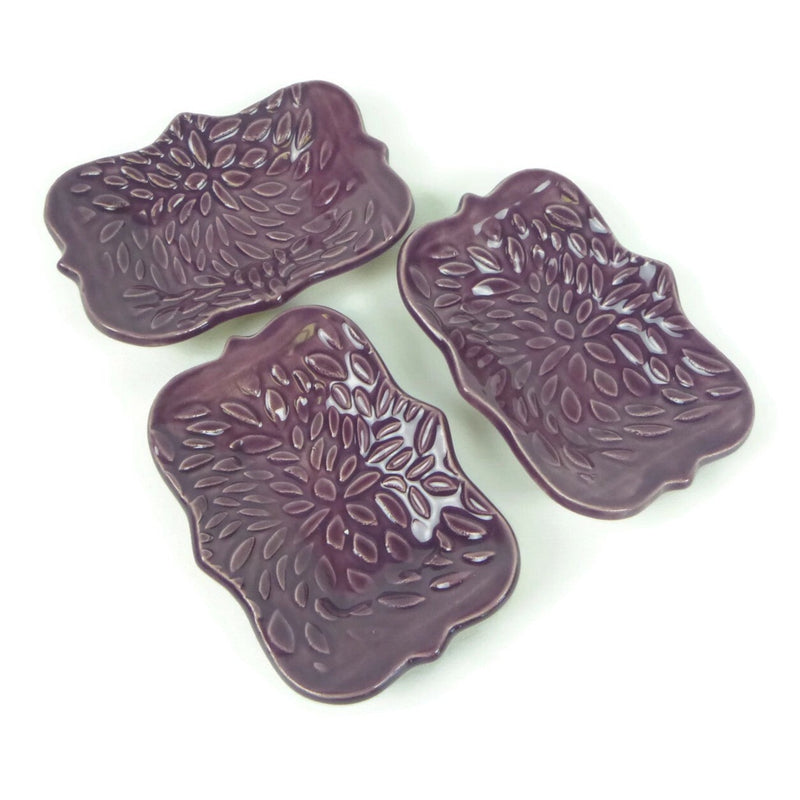 Large Mulberry Scalloped Trivet with Petal Patterning